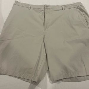 Vineyard Vines Men’s 9 Inch Performance On-The-Go Shorts.  Size 40.  Never worn